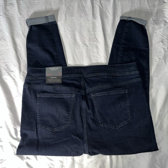 New NWT Torrid Denim Lean Jean Size 2R Blue Dark Wash Elastic Waist Pockets - Picture 3 of 6